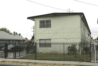 10626 S. Budlong Ave. in Los Angeles, CA - Foto de edificio - Building Photo