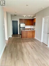 3504 Hurontario St in Mississauga, ON - Building Photo - Building Photo