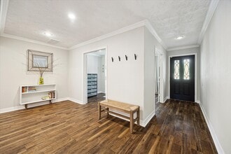 11102 Hillcroft St in Houston, TX - Building Photo - Building Photo