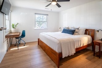 215 NE 63rd St in Oak Island, NC - Building Photo - Building Photo