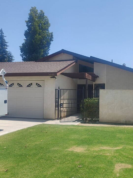5601 Arbor Ct in Bakersfield, CA - Building Photo