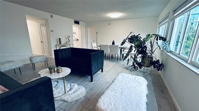 9971 W Bay Harbor Dr in Bay Harbor Islands, FL - Foto de edificio - Building Photo