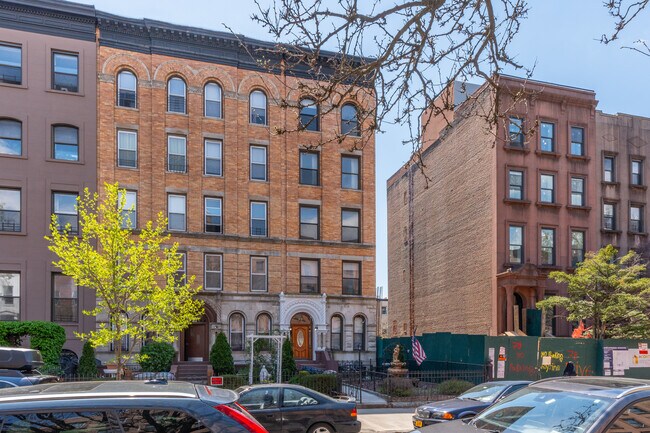 84 1st Pl in Brooklyn, NY - Foto de edificio - Building Photo