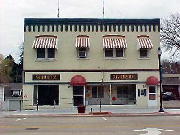 20 N Main St in Mayville, WI - Foto de edificio