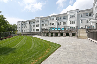 Colonial Pointe at Franklin Lakes in Franklin Lakes, NJ - Building Photo - Building Photo