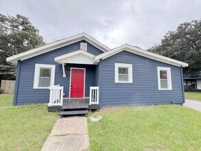 121 W 57th St in Savannah, GA - Building Photo - Building Photo