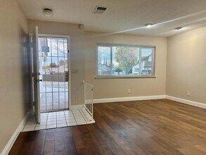 5708 Platina Ct in Sacramento, CA - Building Photo - Building Photo