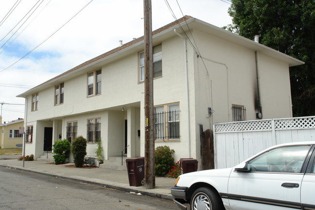 5753-5759 Los Angeles St in Oakland, CA - Building Photo - Building Photo