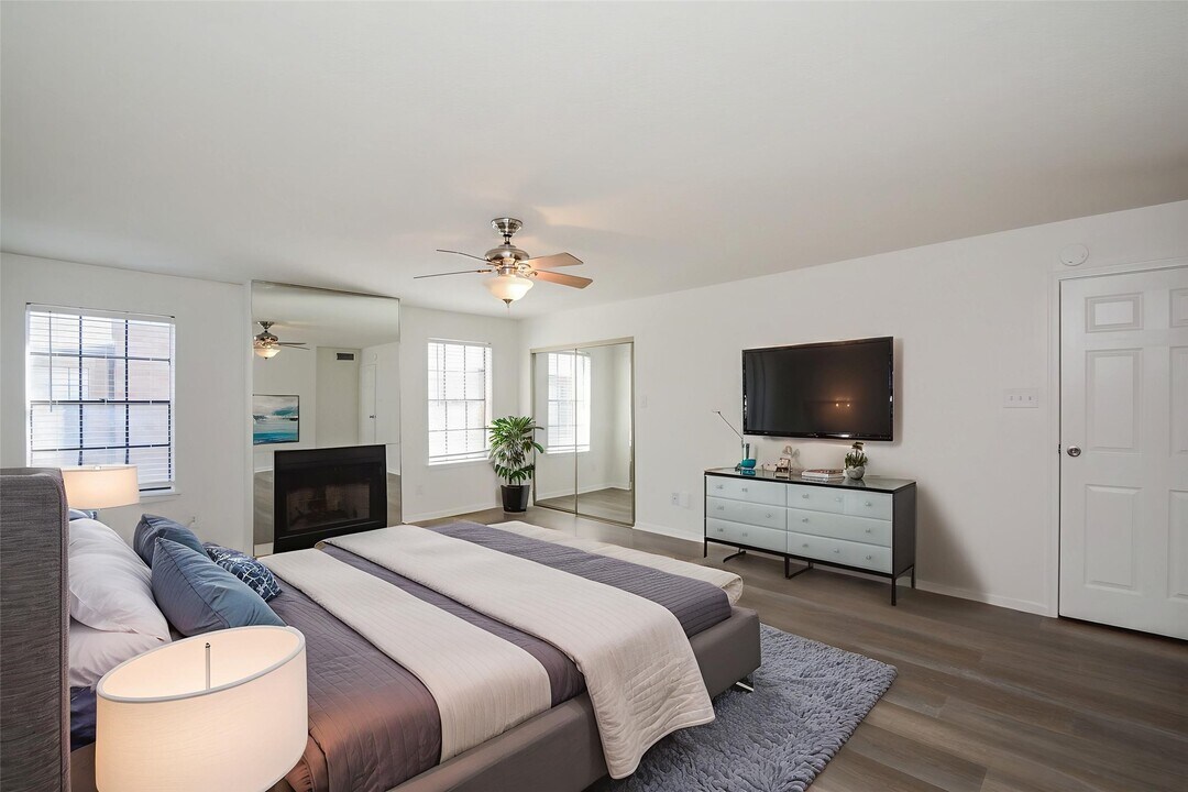 9850 Pagewood Ln in Houston, TX - Building Photo