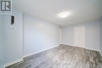 4062 Lawrence Ave E in Toronto, ON - Building Photo - Building Photo