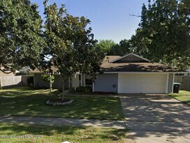 3067 Village Park Dr in Melbourne, FL - Building Photo
