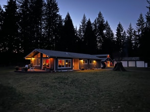 13210 250th St NE in Arlington, WA - Foto de edificio - Building Photo