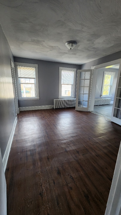 28 Olive St in Naugatuck, CT - Foto de edificio