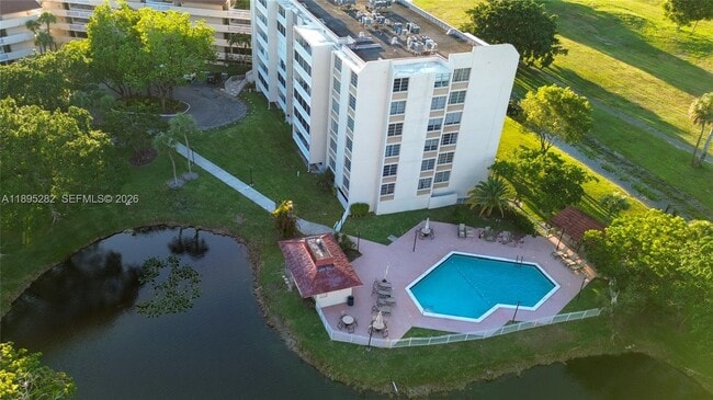 7051 Environ Blvd in Lauderhill, FL - Foto de edificio - Building Photo