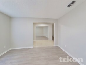 1267 Summit Oaks Dr E in Jacksonville, FL - Building Photo - Building Photo