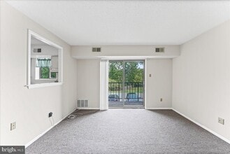 510 Valley Dr in West Chester, PA - Building Photo - Building Photo