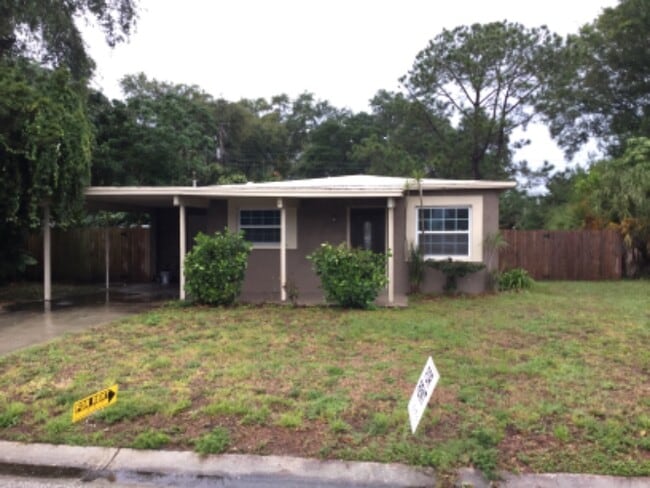 10918 Starkey Rd in Seminole, FL - Building Photo - Building Photo