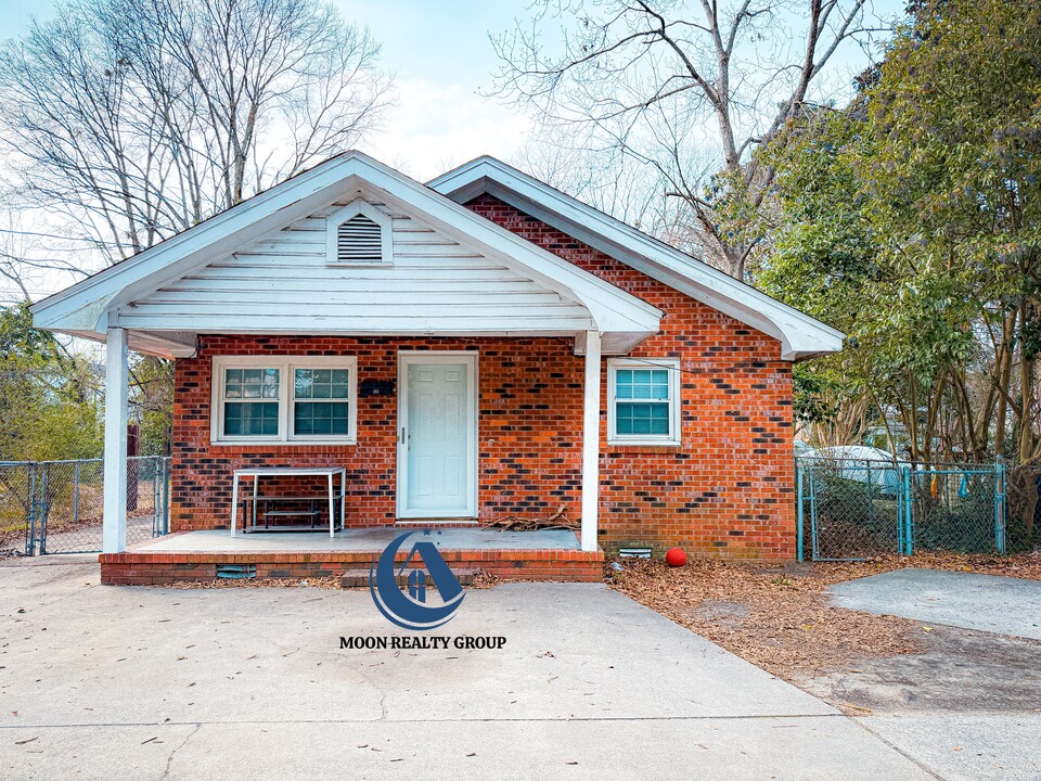 710 E Chestnut St in Goldsboro, NC - Foto de edificio