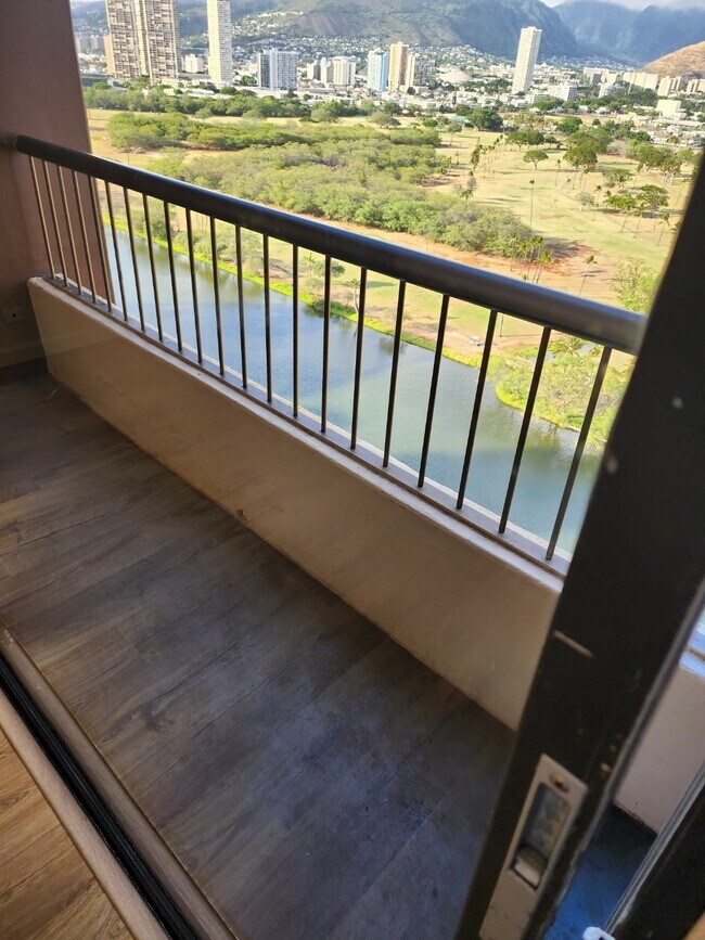 320 Liliuokalani Ave, Unit 2105 in Honolulu, HI - Foto de edificio - Building Photo