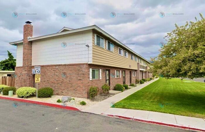 527 Smithridge Park in Reno, NV - Building Photo