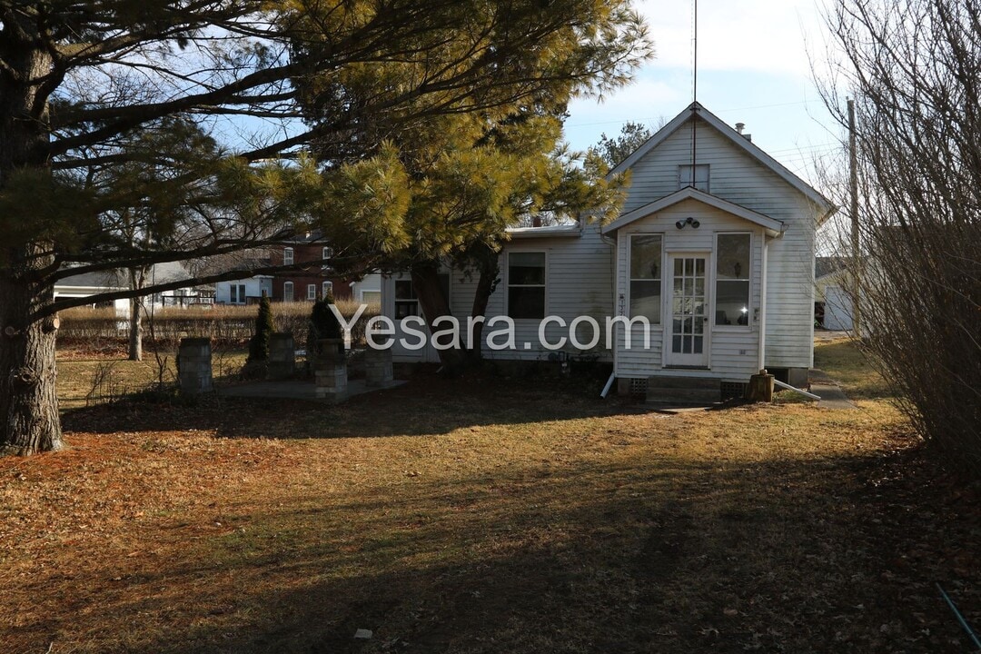 1323 Pearl St in Burlington, IA - Building Photo