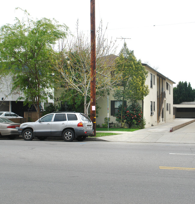 12218 Magnolia Blvd in Valley Village, CA - Building Photo - Building Photo