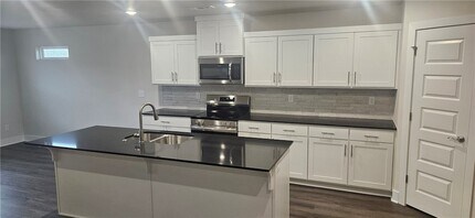 516 S Benchmark Ln in Fayetteville, AR - Building Photo - Building Photo