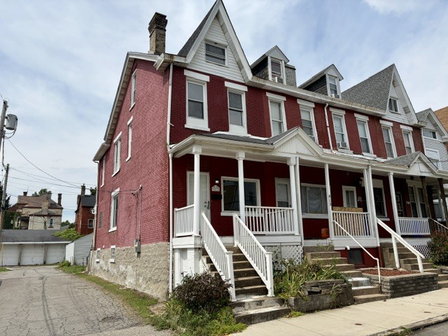 property at 811 Farragut St