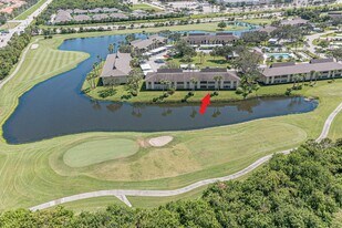 28 Plantation Dr, Unit #202 in Vero Beach, FL - Building Photo