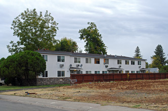 1555 Sonoma Ave in Sacramento, CA - Foto de edificio - Building Photo