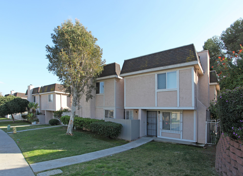 Mountain View in San Diego, CA - Building Photo