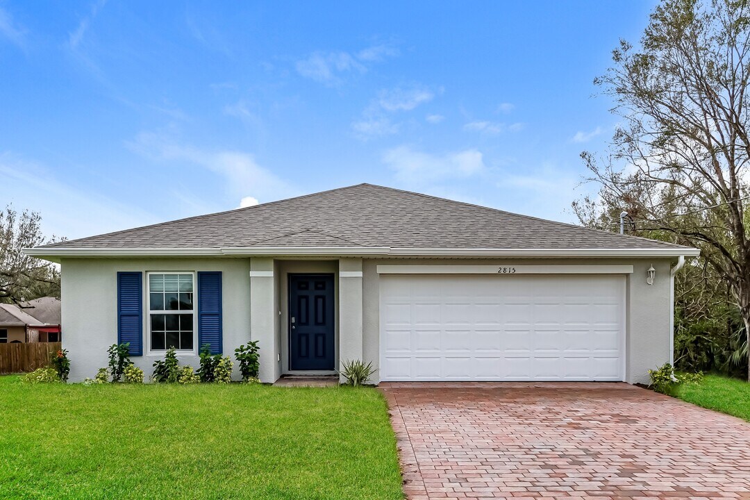 2815 52nd St W in Lehigh Acres, FL - Building Photo