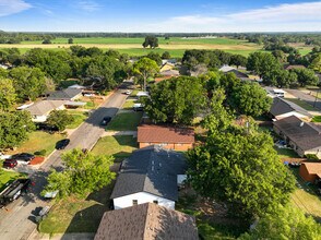 2009 Broadway St in Waco, TX - Building Photo - Building Photo