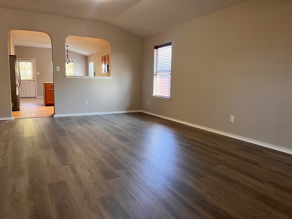 10731 Pony Mesa in San Antonio, TX - Building Photo