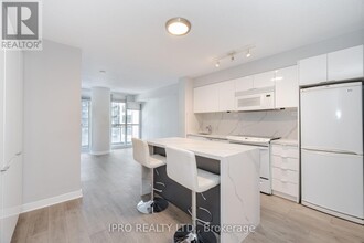 10-510 Capreol Ct in Toronto, ON - Building Photo - Building Photo