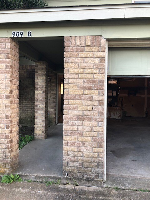 909 NW Summercrest Blvd in Burleson, TX - Building Photo - Building Photo