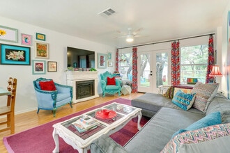 1208 E 3rd St in Georgetown, TX - Building Photo - Building Photo