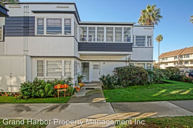 700 S Catalina Ave in Redondo Beach, CA - Building Photo - Building Photo