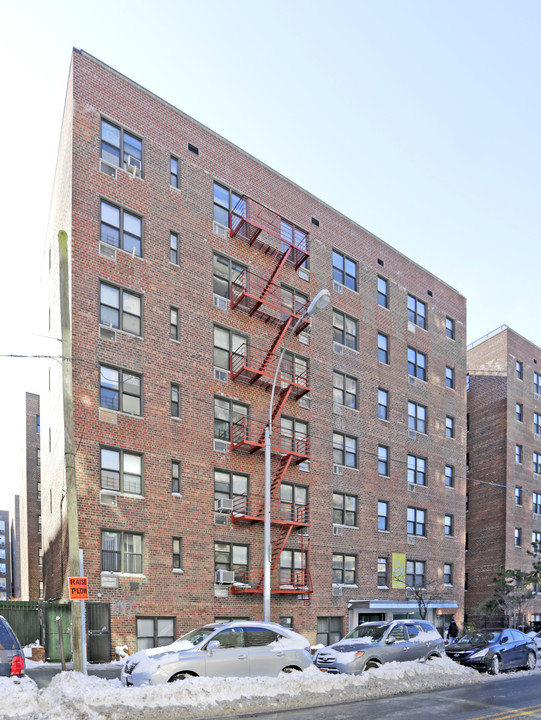 Blair House in Flushing, NY - Building Photo