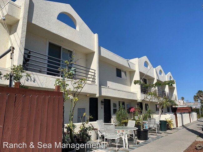 212 Oceanside Blvd in Oceanside, CA - Building Photo - Building Photo