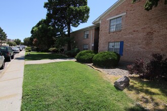 Somerset Park in Albuquerque, NM - Building Photo - Building Photo