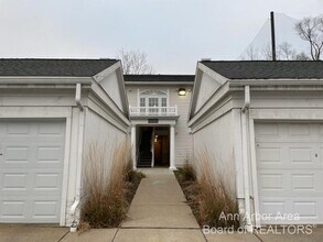 2245 S Main St in Ann Arbor, MI - Building Photo - Building Photo