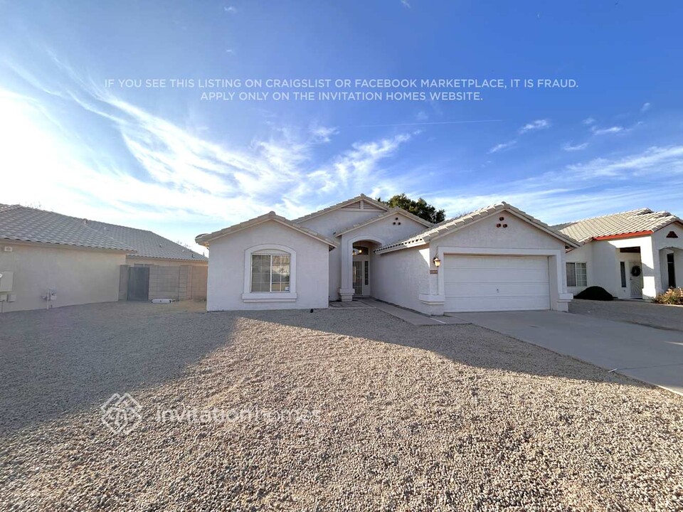 10869 W Manzanita Dr in Peoria, AZ - Foto de edificio