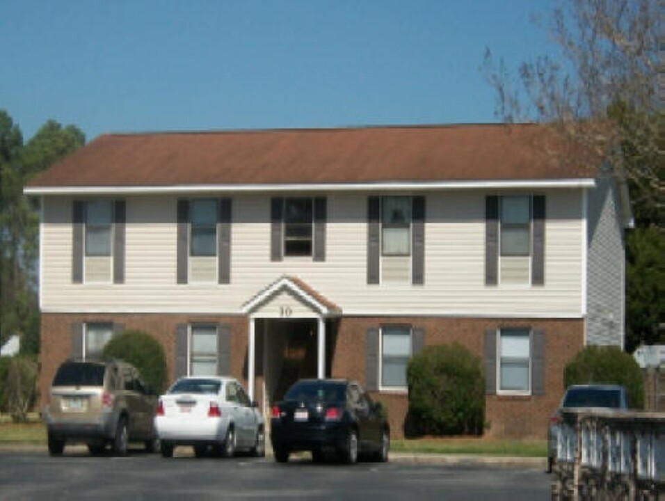 28 Mustang Ct in Havelock, NC - Foto de edificio