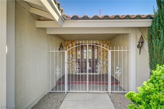 6635 Costa Brava Rd in Las Vegas, NV - Building Photo - Building Photo