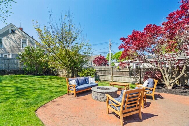 101 Elm St, Unit 2 in Marblehead, MA - Building Photo - Building Photo