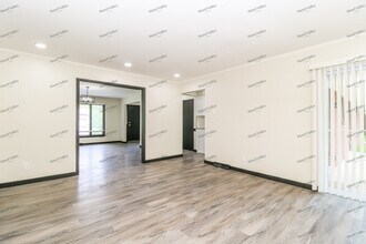 7020 Lakeside Hills Dr in Florissant, MO - Building Photo - Building Photo