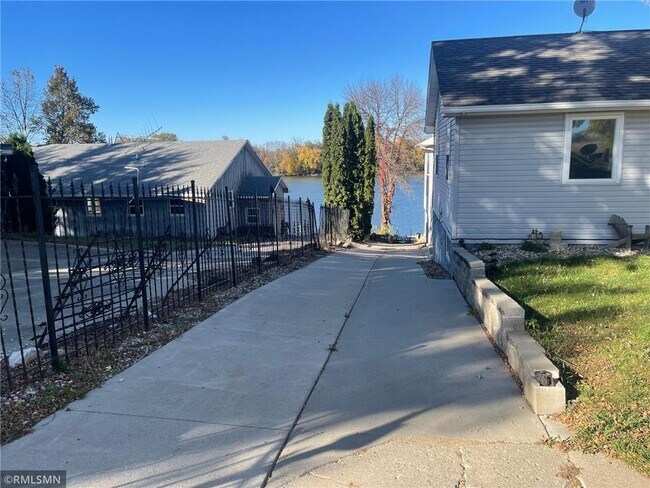 28662 W Lake Dr in Madison Lake, MN - Building Photo - Building Photo
