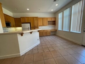 7712 Crown Heights Ct in Vallejo, CA - Foto de edificio - Building Photo