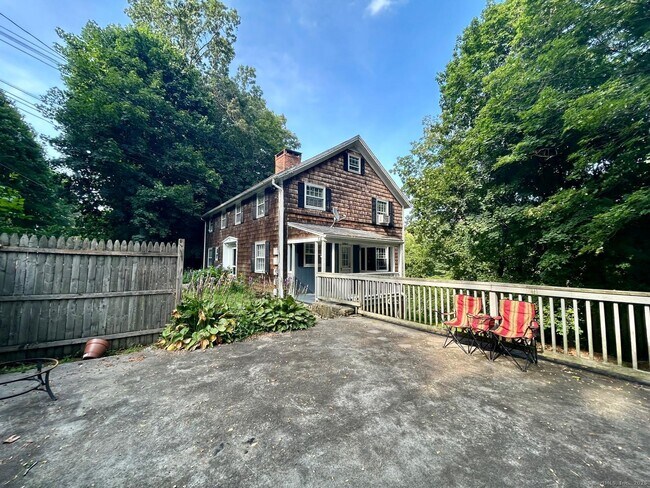 131 Whisconier Rd in Brookfield, CT - Building Photo - Building Photo